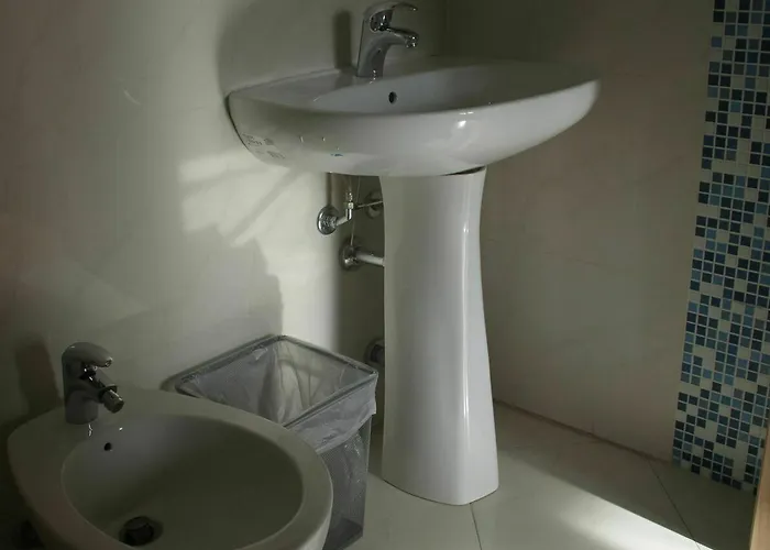 Euro ベッド・アンド・ブレックファスト 2*