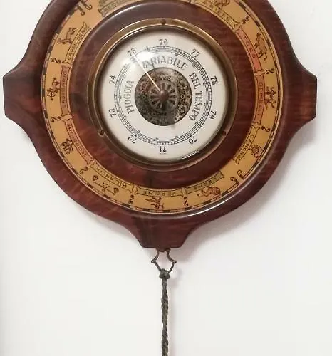 大教堂一刻钟旅馆 *