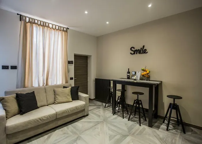 Castle Near Duomo شقة