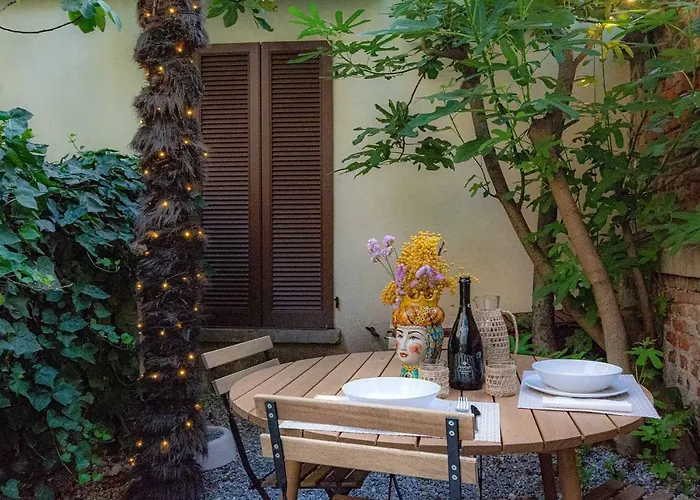 Apartment Secret Garden In The Heart Of Isola Milan