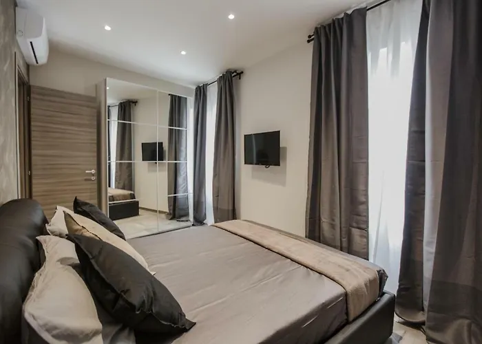 Castle Near Duomo ميلان