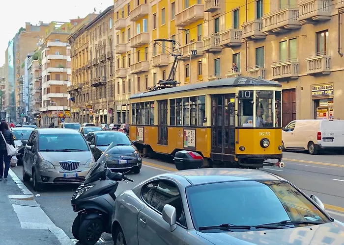 Luxury Unique View Near Main Station 아파트 *