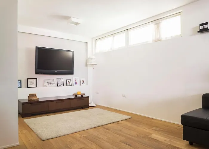 Stylish Loft With Garden, 8 Guests, 3 Bedrooms Milano