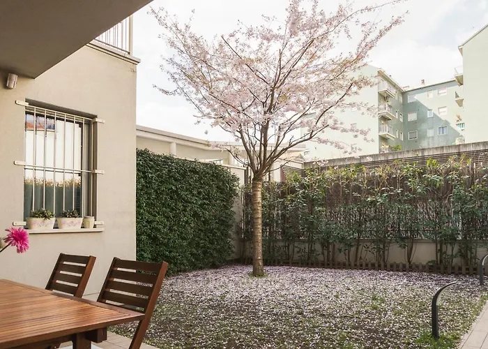Stylish Loft With Garden, 8 Guests, 3 Bedrooms Lägenhet Milano
