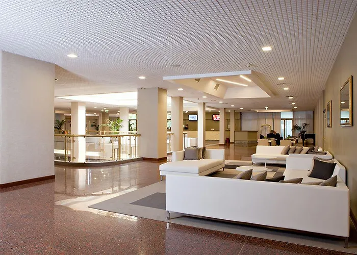 מלון Atahotel Quark 4*