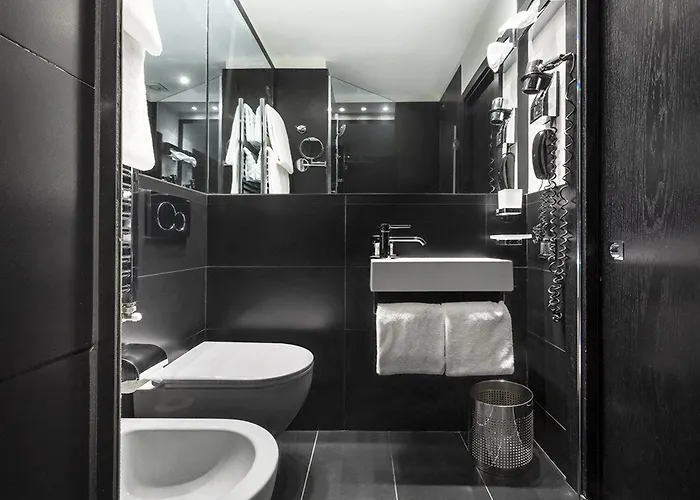 إل إتش بي نابليون فندق ميلان