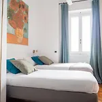 Daire Two-bedroom Near Corso Indipendenza Milano