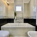 Bright 4-bedroom Near San Siro Apartman