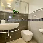 Bright 4-bedroom Near San Siro Apartman Milánó