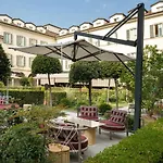 Four Seasons Hotel
