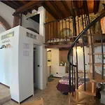 Flat Nirmala Studio-shop アパート