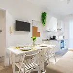 Apartment Rent - Stylish House Free Wifi-parking-airport *