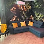 House Twenty - Five 아파트 *