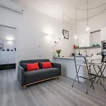 The Minimal Chic - Isola Garibaldi *