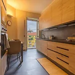 Apartament Modern & Bright 2 Bedroom Flat 50m From M4 Stop *