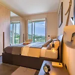 Apartament Modern & Bright 2 Bedroom Flat 50m From M4 Stop *