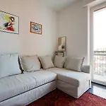 Guesthost - Corvetto M3 - Comfy With Balcony!