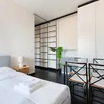Guesthost - Corvetto M3 - Comfy With Balcony! アパート *