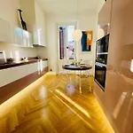 Prestigious Period - Free H24 Garage And Breakfast Lägenhet Milano