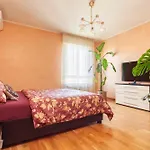 Apartment Two Spacious Bedrooms 1 Minute To Metro Stop *