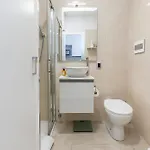 Apartamento Stile E Comodità Nel Vivace Centro Di