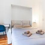 Apartamento Stile E Comodità Nel Vivace Centro Di
