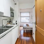 Stile E Comodità Nel Vivace Centro Di Milão
