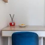 Stile E Comodità Nel Vivace Centro Di Apartamento