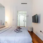 Apartamento Stile E Comodità Nel Vivace Centro Di *