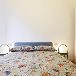 Elegant In Repubblica Brera דירה