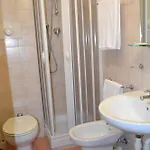Iride Stazione Lambrate Studi Hotel 2*