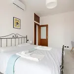 Guesthost - Piazzale Brescia- Cosy With Balcony * Milán