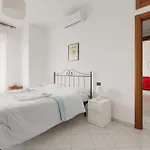 Apartamento Guesthost - Piazzale Brescia- Cosy With Balcony