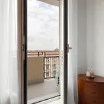 Guesthost - Piazzale Brescia- Cosy With Balcony Milán