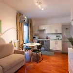 Daire Daniele Flat - Free Wi-fi & M4 Metro