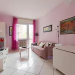 Guesthost - Mac Mahon - Colorful With Balcony! Appartamento