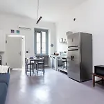 Stylish Industrial Flat Apartment Mailand