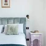 Apartment Stylish Industrial Flat *