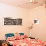 Sunday's Flat/monolocale Zona Bocconi ミラノ