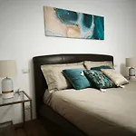 Spacious Near Metro Loreto דירה מילאנו