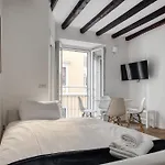 Apartment Just Urban - Cozy 1-br In Center - Steps M2 And M4 Metro