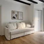 Just Urban - Cozy 1-br In Center - Steps M2 And M4 Metro