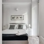 Just Urban - Cozy 1-br In Center - Steps M2 And M4 Metro