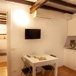 Rrrapido - Via Mercato 24 *