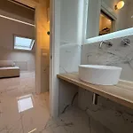 Sunny Design Penthouse 2br 2ba 8 Min To Duomo 아파트 *
