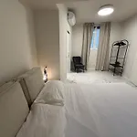 Sunny Design Penthouse 2br 2ba 8 Min To Duomo * 밀라노