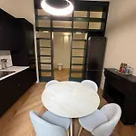 Luxury Design 1br 1ba High Ceilings アパート ミラノ