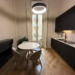 アパート Luxury Design 1br 1ba High Ceilings ミラノ