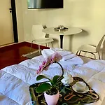 Paeninsula, Rifugio Urbano Nel Cuore Di - Porta Venezia Apartment *