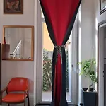 Δωμάτια σε οικογενειακή κατοικία With A Garden *